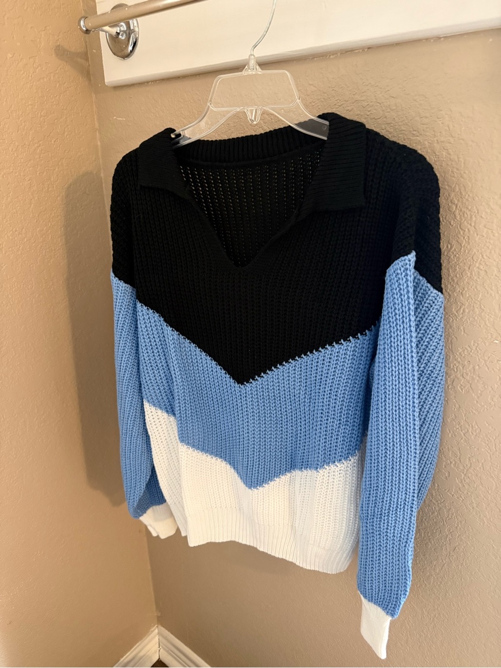 V-Neck Colorblock Knit Sweater in Black, Light Blue & White